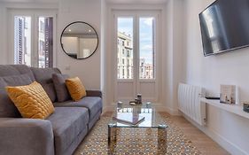 Charming Apartment For 4 Steps Away From Mercado De San Miguel , Calle Mayor IV